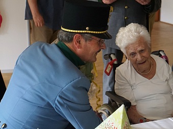 Stampfer Anni feiert den 100sten Geburtstag.